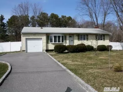 93 Juniper St, Islip, NY 11751 photo 1