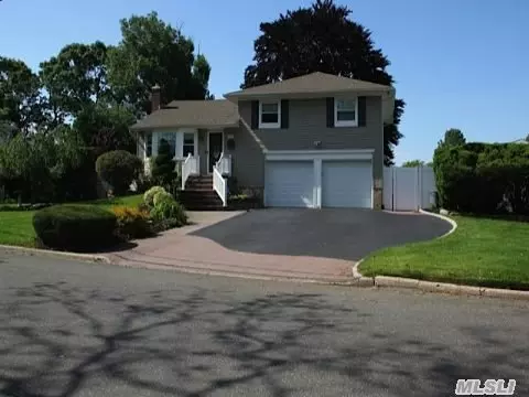 16 Wheatfield LN, Commack, NY 11725 photo 1