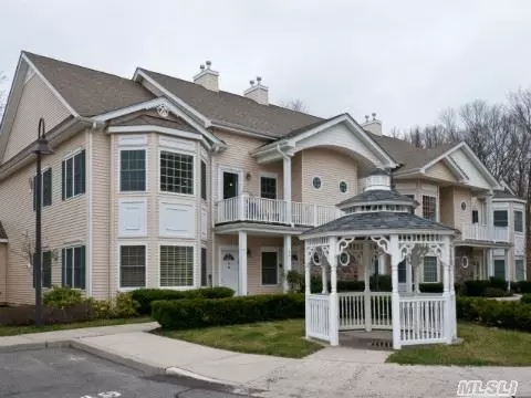 48 Autumn Dr, Plainview, NY 11803 photo 1