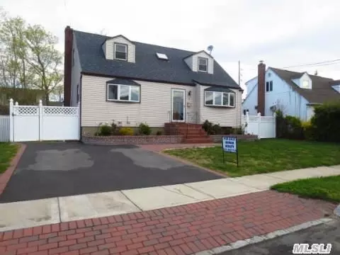 11 Ecker Ave, West Babylon, NY 11704 photo 1