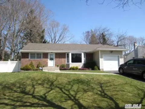 5 Sycamore Ln, Commack, NY 11725 photo 1