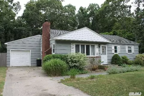 18 Kyle Rd, Hampton Bays, NY 11946 photo 1