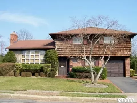 74 Debora Dr, Plainview, NY 11803 photo 1