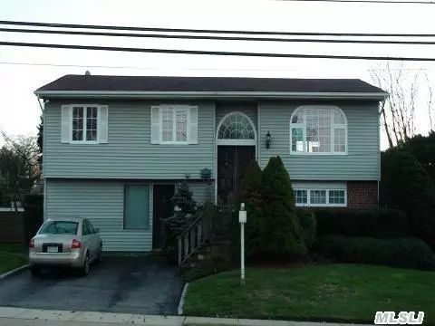 112 Haypath Rd, Bethpage, NY 11714 photo 1