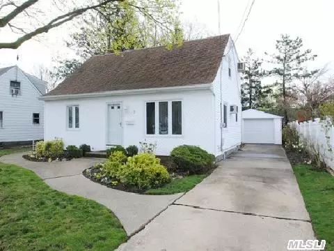 7 Nassau Ave, Plainview, NY 11803 photo 1