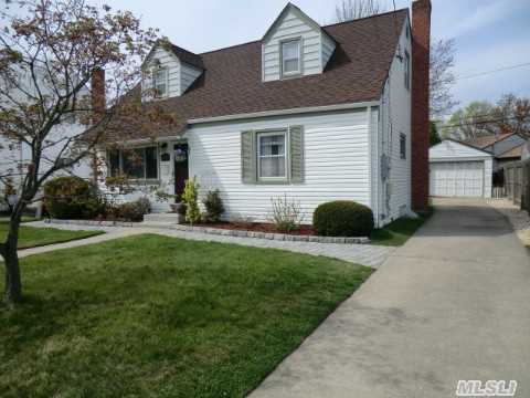 76 Audrey Ave, Plainview, NY 11803 photo 1