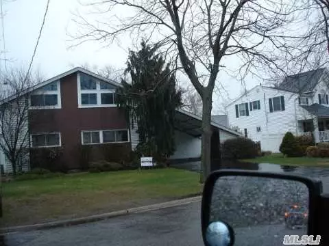 161 Cedar Ln, Babylon, NY 11702 photo 1