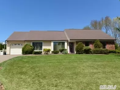 30 Timber Ridge Dr, Commack, NY 11725 photo 1