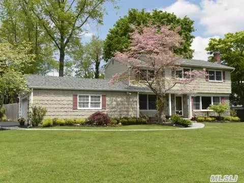 55 Cygnet Dr, Smithtown, NY 11787 photo 1