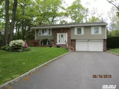 18 Pinecone Ln, Commack, NY 11725 photo 1