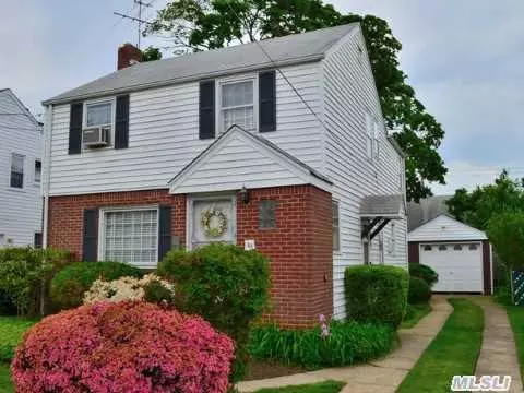 23 Perry St, Hempstead, NY 11550 photo 1