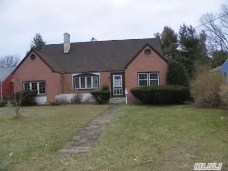810 Main St, Islip, NY 11751 photo 1