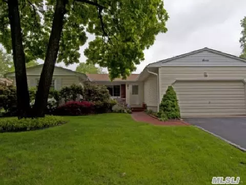 Undisclosed, Commack, NY 11725 photo 1