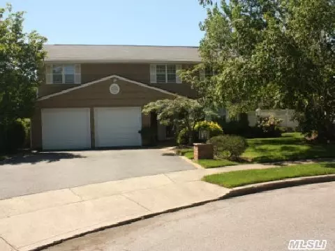 700 Madison Pl, Jericho, NY 11753 photo 1