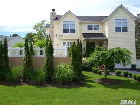 38 Marshall St, Patchogue, NY 11772 photo 1