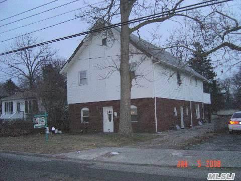 64 Swezey St, Patchogue, NY 11772 photo 1