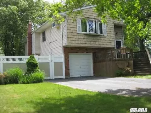 11 Sims St, Patchogue, NY 11772 photo 1