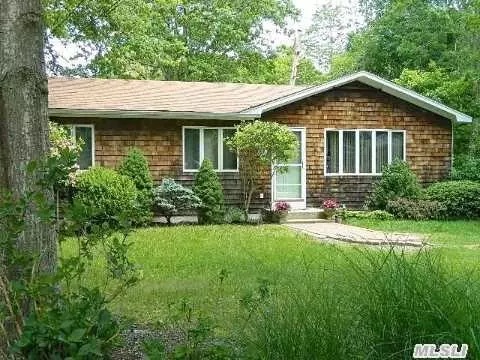 18 Easterly Rd, Hampton Bays, NY 11946 photo 1