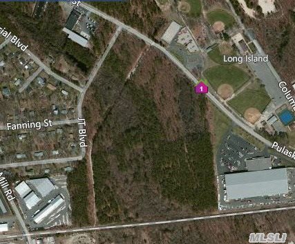 1213 Pulaski St, Riverhead, NY 11901 photo 1