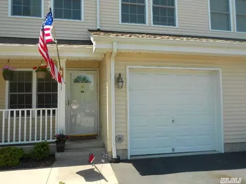 11 Autumn Dr, Plainview, NY 11803 photo 1