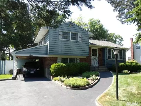 8 Apple Ln, Commack, NY 11725 photo 1
