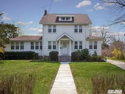 209 Pine St, Freeport, NY 11520 photo 1