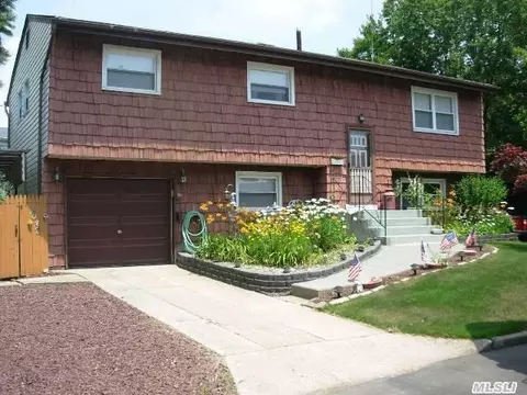 35 Beverly St, Islip, NY 11751 photo 1