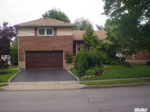 44 Stauber Dr, Plainview, NY 11803 photo 1