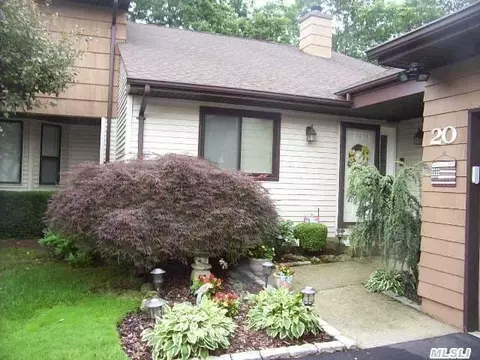 20 Ashley Cir, Commack, NY 11725 photo 1