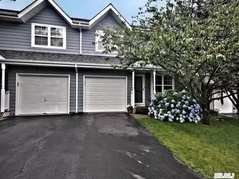 37 Maple Wing Dr, Central Islip, NY 11722 photo 1