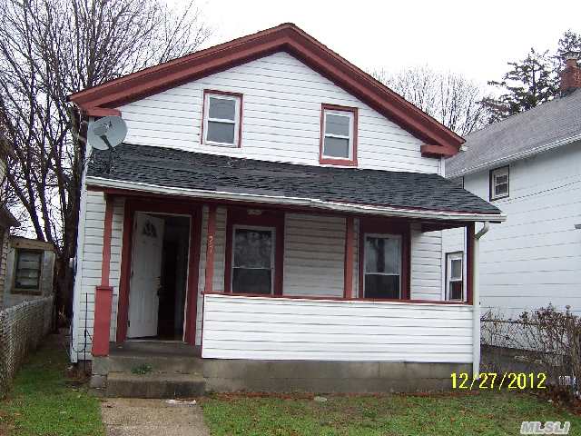 27 Sycamore Ave, Hempstead, NY 11550 photo 1
