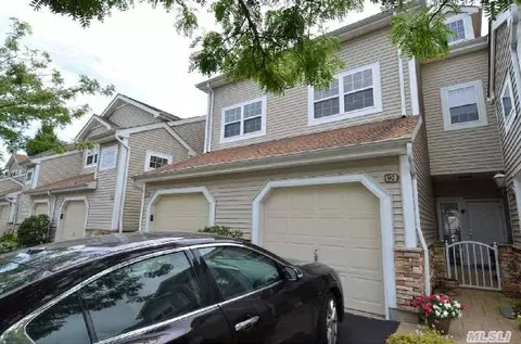 97 Carriage Ln, Plainview, NY 11803 photo 1