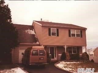 47 Beech St, Central Islip, NY 11722 photo 1