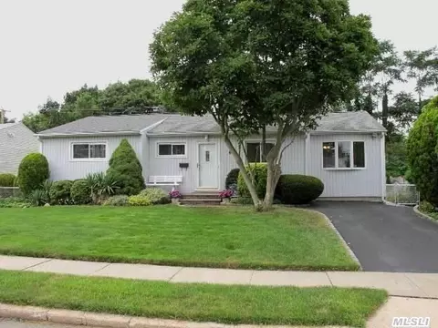 67 Hope Dr, Plainview, NY 11803 photo 1