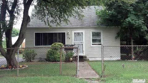 38 E Cedar St, Central Islip, NY 11722 photo 1