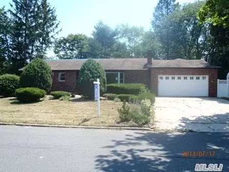 17 Wheatfield Ln, Commack, NY 11725 photo 1