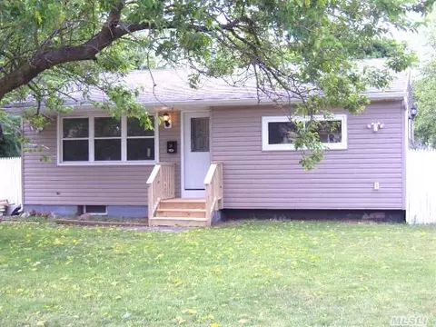 59 E Cedar St, Central Islip, NY 11722 photo 1
