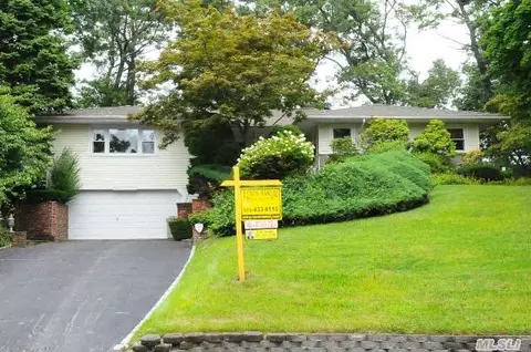 32 Ridge Dr, Plainview, NY 11803 photo 1