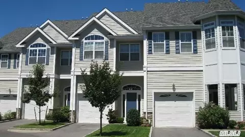 109 Jackie Ct, Patchogue, NY 11772 photo 1