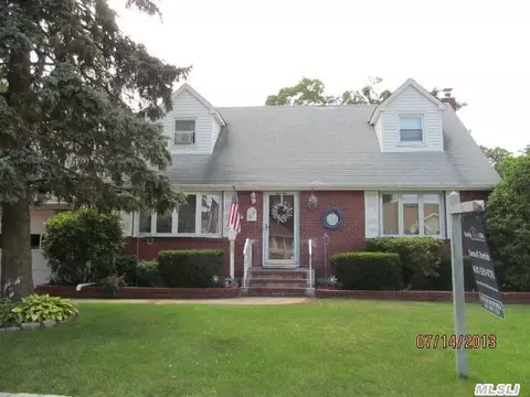 30 Robbins Ave, Islip, NY 11751 photo 1