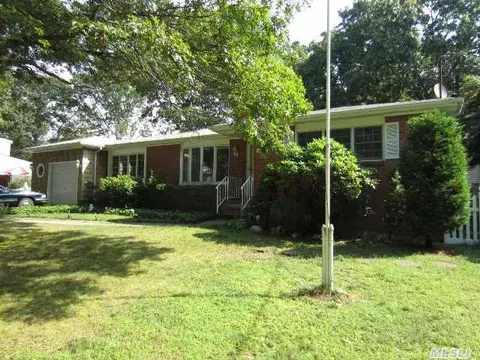 111 Sherman St, Patchogue, NY 11772 photo 1