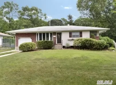 17 August Cres, Commack, NY 11725 photo 1