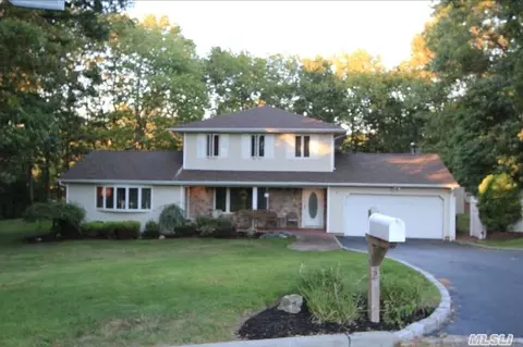 25 Empire Ct, Commack, NY 11725 photo 1