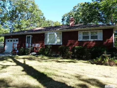 5 Overlook Dr, Mastic, NY 11950 photo 1