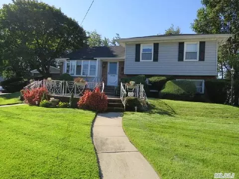 1013 Maple Dr, Franklin Square, NY 11010 photo 1