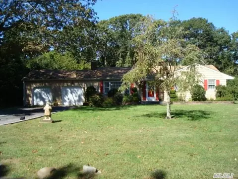 142 Melrose Pkwy, Patchogue, NY 11772 photo 1
