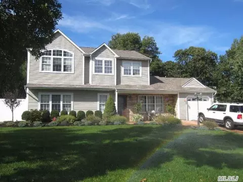 3 Blair Dr, Coram, NY 11727 photo 1
