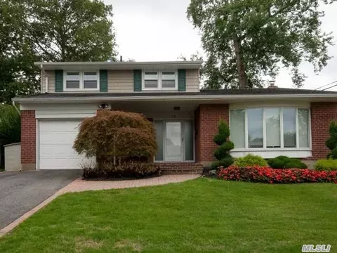12 Linda Ln, Plainview, NY 11803 photo 1