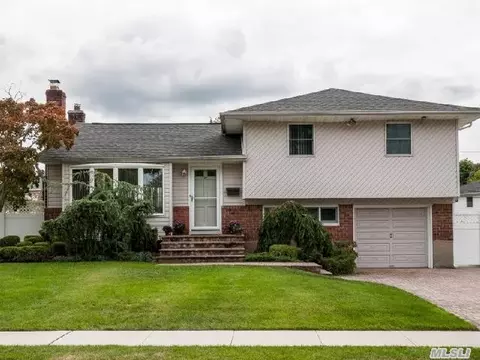 27 Halcourt Dr, Plainview, NY 11803 photo 1