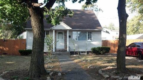 53 E Walnut St, Central Islip, NY 11722 photo 1